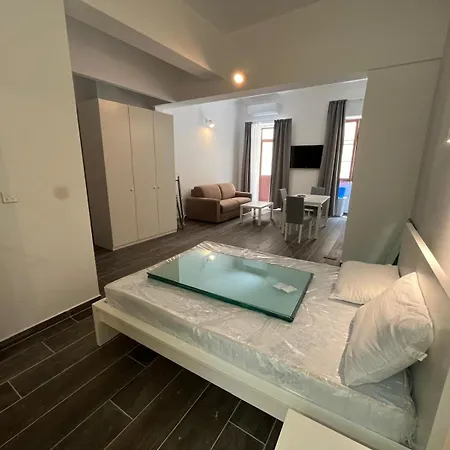 Studio Flat With Backyard 아파트 *