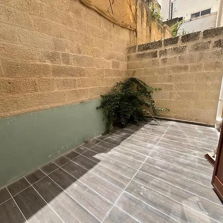 Studio Flat With Backyard Apartmán